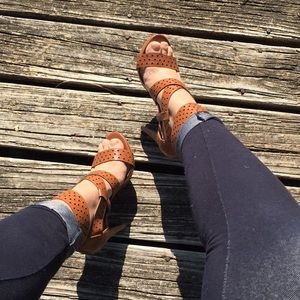 Jessica Simpson Tan Heels ☀️